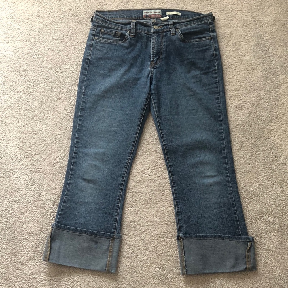 OLD NAVY CAPRI JEANS •SIZE 6 REG